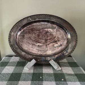A vintage Wm Rogers Oval Silverplate Tray 709 silver-plated oval serving tray